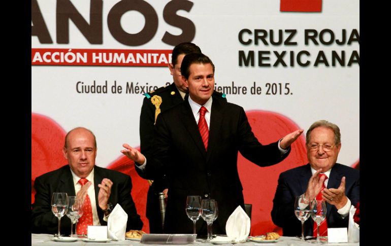 Peña Nieto destaca que la Cruz Roja brindó casi seis millones de servicios médicos el año pasado. NTX / J. Pazos