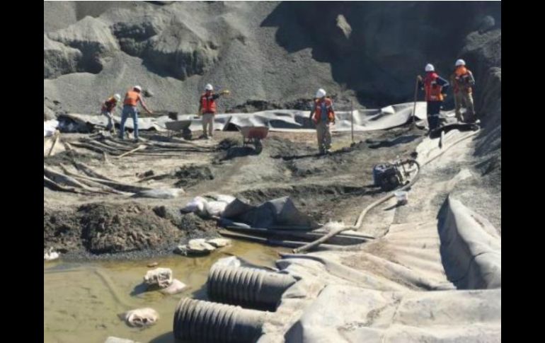 El derrame en la mina extractora de cobre Molimentales del Noroeste, S.A., de C.V. fue contenido mediante el levantamiento de un bordo. ESPECIAL / profepa.gob.mx