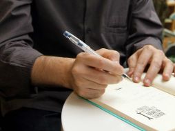 Durante el taller los asistentes deberán escribir por lo menos dos cuentos breves, además de los ejercicios en las sesiones. EL INFORMADOR / ARCHIVO