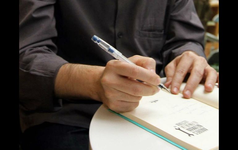 Durante el taller los asistentes deberán escribir por lo menos dos cuentos breves, además de los ejercicios en las sesiones. EL INFORMADOR / ARCHIVO