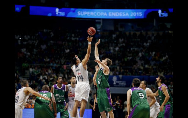 Al minuto 30 y durante todo el tercer cuarto, los madridistas ya tenían el marcador en su contra con (72-52). EFE / J. Zapata