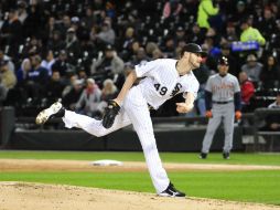 El pitcher abridor de los Medias Blancas de Chicago recetó tres 'chocolates' ayer. AP / D. Banks