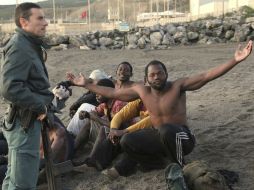 Ceuta es uno de los dos puntos que une África con Europa; miles de africanos tratan de llegar a España a través de él. EL INFORMADOR / ARCHIVO