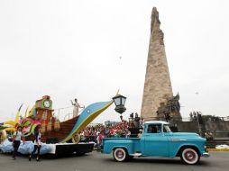 La lluvia respetó la celebración, pues a pesar de lo nublado sólo chispeó un poco al término del desfile. EL INFORMADOR / A. Camacho