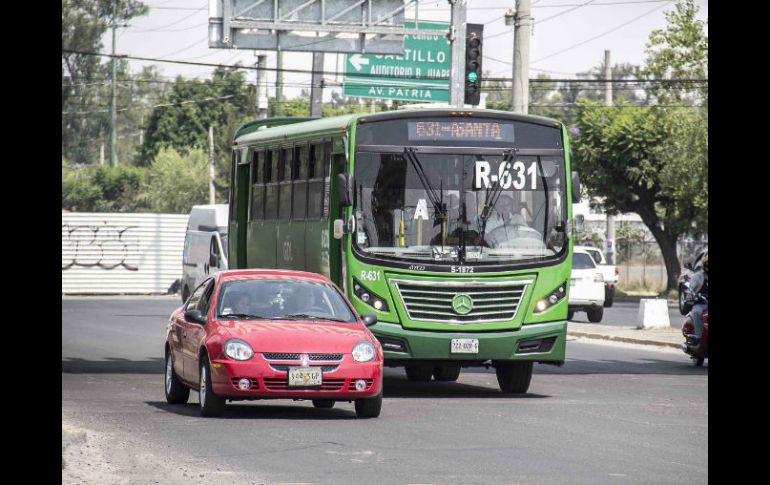 En la metrópoli hay 270 derroteros del transporte público. EL INFORMADOR / ARCHIVO