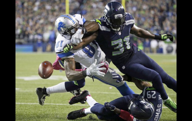 La ofensiva de Seattle comenzó a dar tumbos y perdió dos balones consecutivos en el cuarto cuarto. AP / E. Thompson