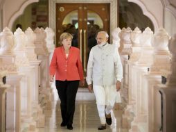 La canciller alemana, Angela Merkel y el primer ministro indio, Narendra Modi, participaron en un foro bilateral de negocios. EFE / K. Nietfeld