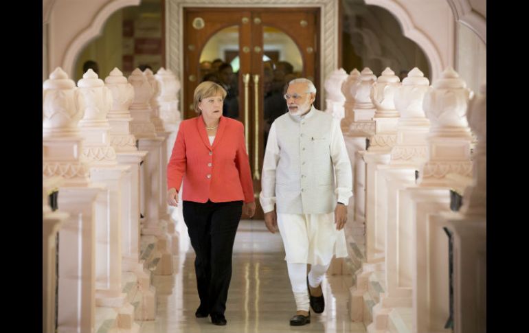 La canciller alemana, Angela Merkel y el primer ministro indio, Narendra Modi, participaron en un foro bilateral de negocios. EFE / K. Nietfeld