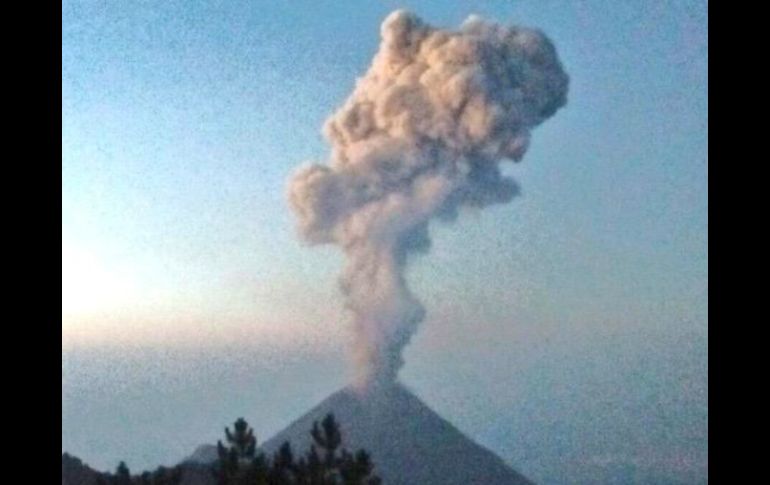 El también llamado Volcán de Fuego se ubica en los límites de los estados de Colima y Jalisco. TWITTER / @PCJalisco