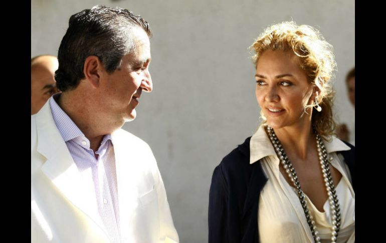 Jorge Vergara y Angélica Fuentes en las instalaciones de Verde Valle. EFE / J. Méndez