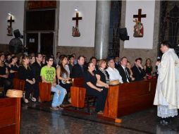 Los vecinos de la colonia El Tezontle asisten a la misa por el tercer aniversario luctuoso de Heriberto Lazcano, ''El Lazca''. NTX / ARCHIVO