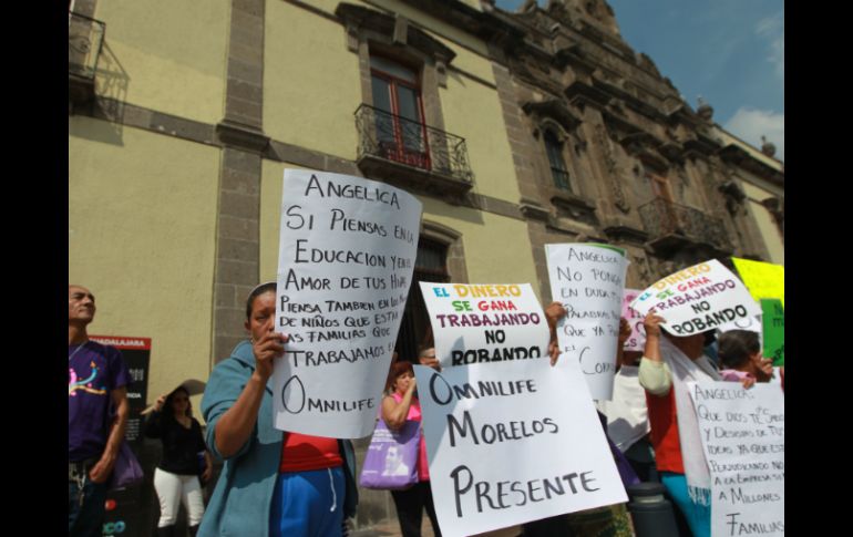 Los manifestantes expresaron su rechazo a Angélica Fuentes. EL INFORMADOR / F. Atilano