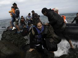 Detallan que en los centros donde se encuentran los refugiados se han producido muertes, agresiones y abusos. EFE / Y. Kolesidis