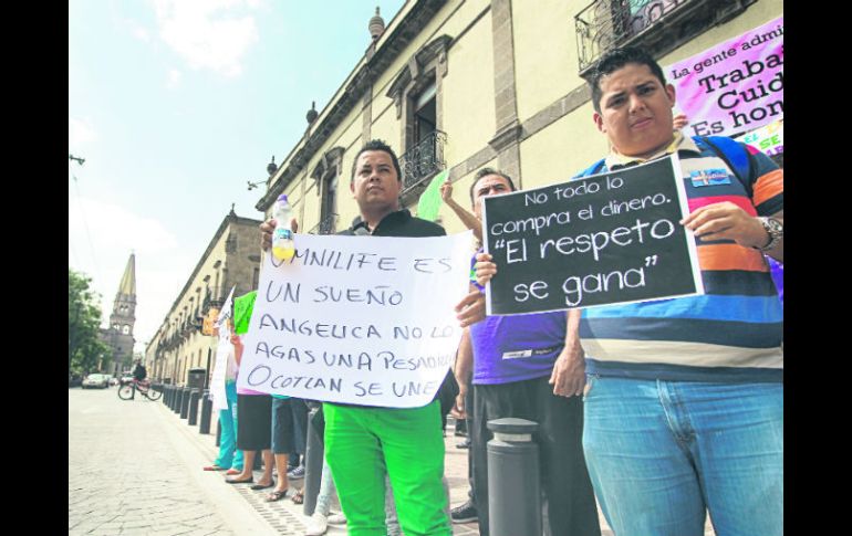 Varios empleados del Grupo Omnilife, encabezados por la hermana de Jorge Vergara, manifestaron su apoyo al empresario. EL INFORMADOR / F. Atilano