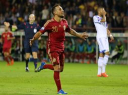 Santi Cazorla celebra uno de los dos goles que metió ante Luxemburgo. AFP / C. Manso