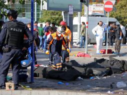 Dos explosiones casi simultáneas, convirtieron una marcha por la paz en Turquía en una tragedia. AP / B. Ozbilic