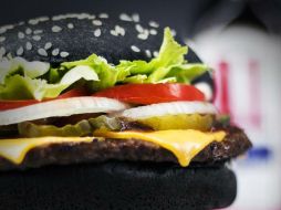 Algunos internautas sugieren que el efecto causado por la hamburguesa fue planeado por la empresa. TWITTER / @BurgerKing