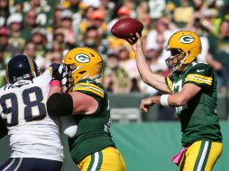 Rodgers conectó envíos con los receptores Montgomery y Jones para largas jugadas que terminaron en la zona de anotación. AFP / J. Daniel