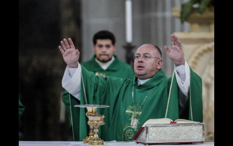 En la misa no estuvo Norberto Rivera, sino el canónigo Julián López en la Catedral Metropolitana. SUN / R. Romero