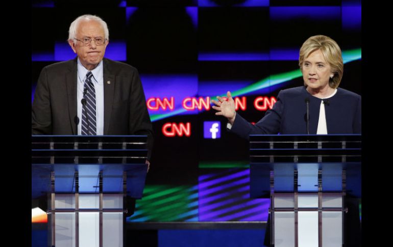 Hillary Clinton aprovecha para criticar a los candidatos republicanos 'que han demonizado a los inmigrantes'. AP / J. Locher