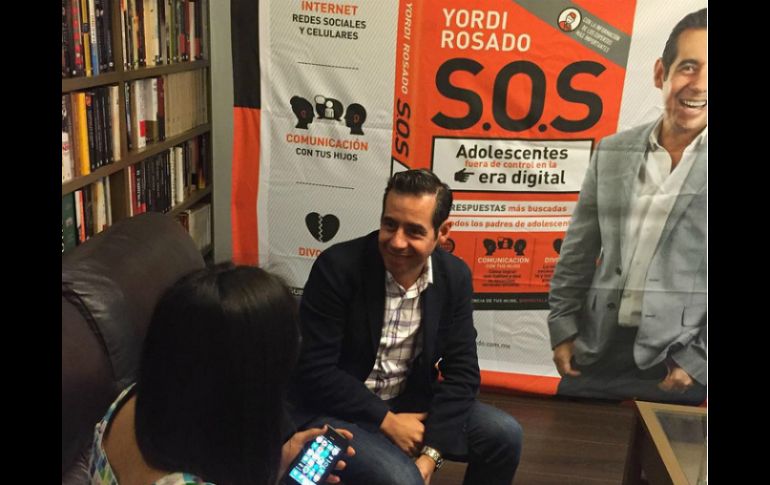 Yordi se encuentra en la promoción de su más reciente libro titulado 'S.O.S. Adolescentes fuera de control en la era digital'. INSTAGRAM / yordirosadooficial