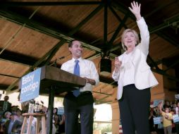 Durante su participación en la Cámara de Comercio Hispana en San Antonio, Clinton apuesta por abrir más puertas a empresas latinas. AFP / E. Schlegel