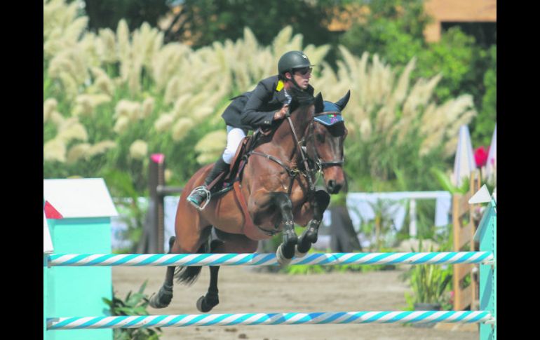 Juan Manuel Luzardo, montando a “Stan”, realiza su recorrido durante la libre a 1.40 metros realizada ayer. EL INFORMADOR / F. Atilano