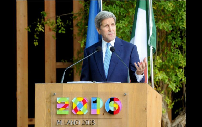 John Kerry insta a los gobiernos del mundo a lograr en acuerdo en París para disminuir la temperatura global. EFE / D. Mascolo