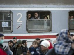 Después de que Hungría cerrará su frontera, Croacia desvia hacia Eslovenia a los emigrantes que entran en su territorio. EFE / B. Mohai