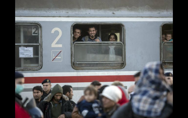 Después de que Hungría cerrará su frontera, Croacia desvia hacia Eslovenia a los emigrantes que entran en su territorio. EFE / B. Mohai