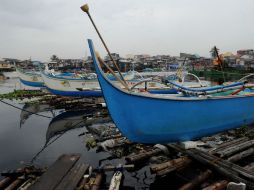 Debido al acercamiento del tifón, las autoridades de seguridad han prohibido la pesca en el río Manila. AFP / J. Directo