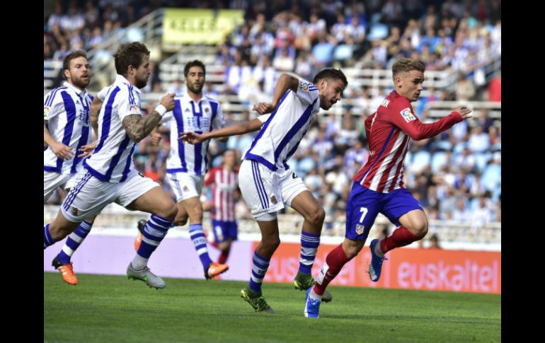 Reyes no pudo con la gran ofensiva Rojiblanca, al último salió con tarjeta roja. AP / A. Barrientos