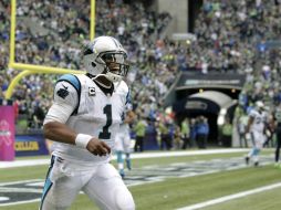 Cam Newton guio a las Panteras (5-0) a la zona prometida en sus últimas dos posesiones de balón, luego de verse abajo por 23-14. AP / S. Brashear