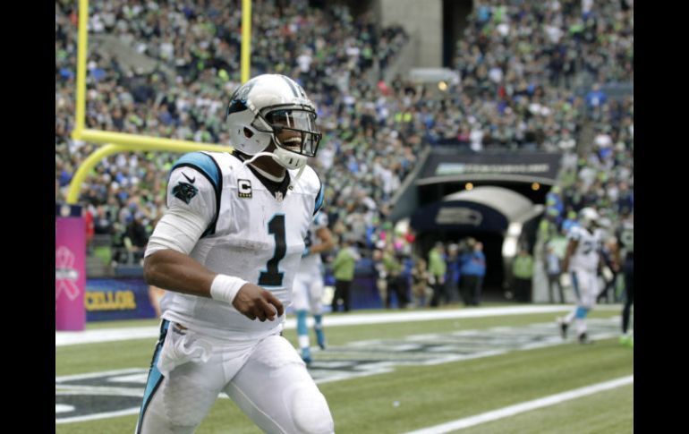 Cam Newton guio a las Panteras (5-0) a la zona prometida en sus últimas dos posesiones de balón, luego de verse abajo por 23-14. AP / S. Brashear