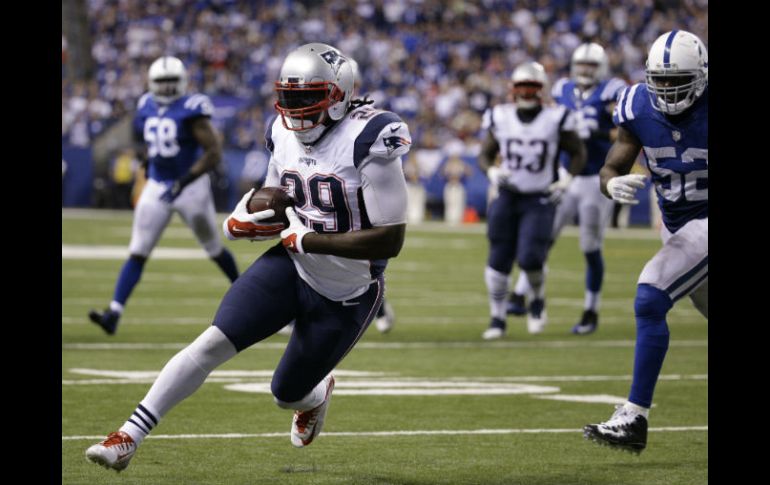 LeGarrette Blount fue pieza clave en el triunfo al aportar 98 yardas en 16 acarreos, y dos touchdowns, uno por carrera y otro por pase. AP / J. Minchillo