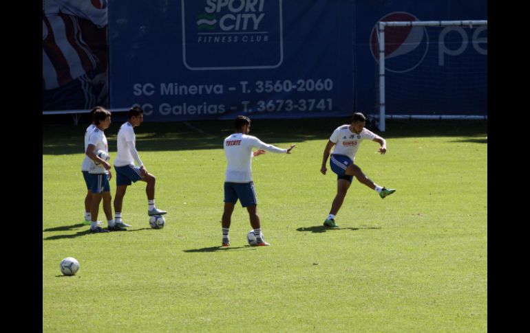 Los jugadores de las Chivas realizan entrenamiento en sus instalaciones de Verde Valle. EL INFORMADOR / M. Vargas