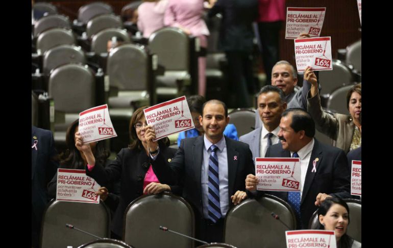 Diputados del PAN protestan por el monto del IVA en la frontera. La alianza PRI- PVEM- PES rechazó esa y otras propuestas. SUN / J. Reyes