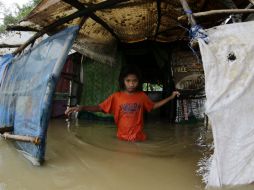 El fenómeno sigue causando inundaciones y aludes que han incomunicado a innumerables localidades. EFE / F. Malasig