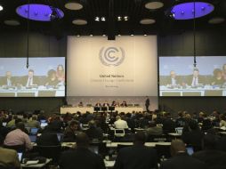 Delegados debaten durante la conferencia sobre el cambio climático. EFE / O. Berg