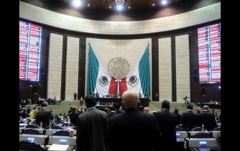 El Presidente Enrique Peña Nieto hace un reconocimiento a los diputados por haber aprobado la Ley de Ingresos. EL INFORMADOR / ARCHIVO