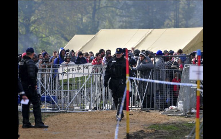 Alemania ha endurecido sus medidas para otorgar asilo a los refugiados, utilizará aviones militares para agilizar las deportaciones. EFE / I. Kupljenik