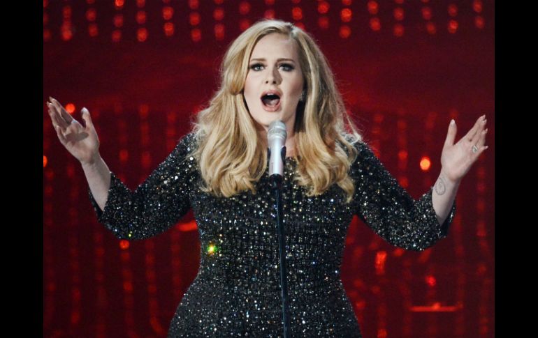 El pasado 18 de octubre, Adele estrenó en televisión varios segundos de una canción que forma parte de su último material. AFP / ARCHIVO