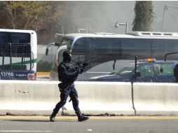 Según la SCT, los normalistas no han bloqueado el tránsito vehicular, pero han obligado al personal de las casetas a no cobrar peaje. EL INFORMADOR / ARCHIVO