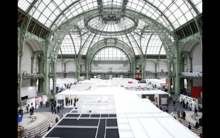 La exhibición de arte contemporáneo se despliega hasta el día 25 por la capital francesa con su núcleo central en el Grand Palais. EFE / Y. Valat