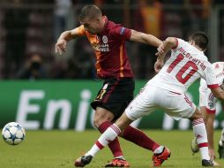 El Galatasaray no tardó en empatar, llegó la oportunidad tras un penalti por mano de Andre Almeida. EFE / S. Suna