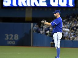 Marco Estrada se acreditó la victoria luego de permitir un solitario hit a los Reales. AP / N. Denette / The Canadian Press