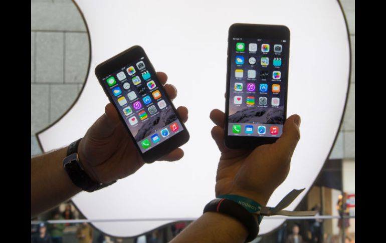 Los iPhones son ensamblados en un tiempo aproximado de 3.75 segundos en jornadas laborales de 10 horas y media. AP / P. Kneffel