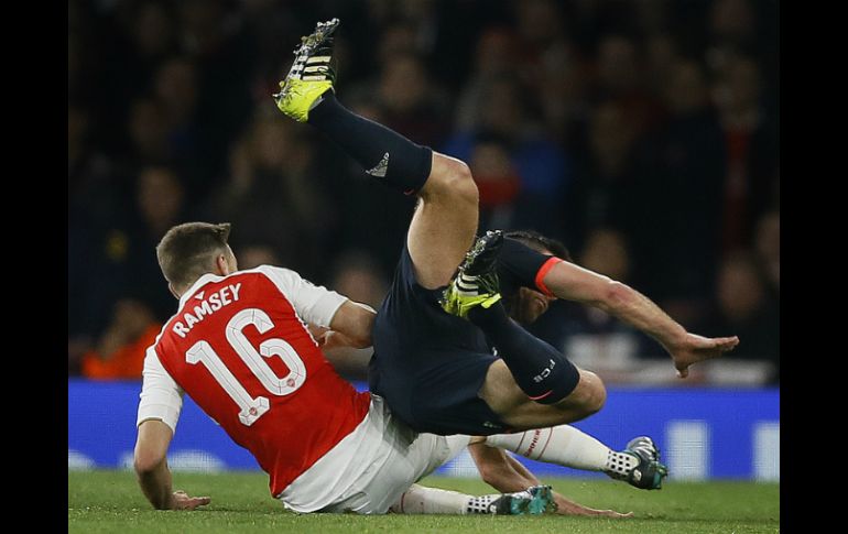 Ramsey salió lesionado del partido ante Bayern de Champions. AP / ARCHIVO