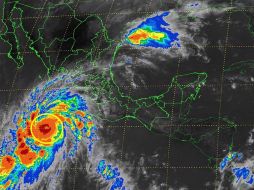 A las 13:00 horas, el ciclón se encontraba a 385 kilómetros de Lázaro Cárdenas, Michoacán, se dirigía hacia el oeste-noroeste. NTX / Conagua