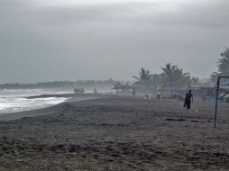 Se calcula la evacuación de 50 mil personas en la costa de los tres estados. AFP / H. Guerrero